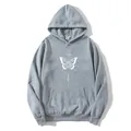 Hellgrauer lockerer Damen Kapuzenpullover mit Schmetterlingsdruck und Kängurutasche - S / Grau
