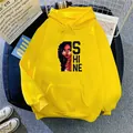 Gros plan sur un sweat à capuche jaune avec imprimé SHINE et détails de cordon - S / Jaune