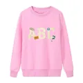 Détail d'un sweat rose avec broderie appliquée ABC et encolure ronde à bords-côtes - S / Rose