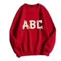 Détail du sweat à col rond rouge avec imprimé lettres ABC vintage et épaules tombantes - S / Rouge