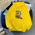 Dettaglio felpa gialla con cappuccio, stampa tigre 3D, tasca a marsupio e laccetti - S / Giallo