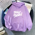 Detailansicht des lila Oversize-Hoodies mit weißem BLUE MAVES Schriftzug-Druck - S / Hellviolett