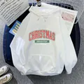 Nahaufnahme eines weißen Weihnachts-Hoodies mit rotem Schriftzug in Lifestyle-Deko - S / Weiß