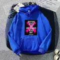Détail du sweat à capuche bleu roi avec poche kangourou et impression inspirante - S / Bleu