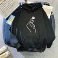 Oversized schwarzer Fleece-Hoodie mit weißer Herz-Grafik und Kordelzugkapuze - S / Schwarz
