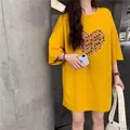 T-shirt oversize en coton jaune avec imprimé cœur floral violet et texte manuscrit - S / Jaune Gingembre
