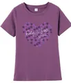 Detail eines lila Baumwoll-T-Shirts mit floralem Herzprint und Schreibschrift - S / Lila