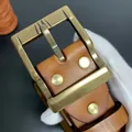 Herren-Ledergürtel in Braun mit Vintage-Kupferschnalle und Nieten-Details - 105 / Khaki