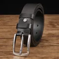 Cintura classica in pelle nera da uomo con fibbia ad ardiglione in argento lucido - 105cm