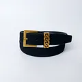 Cintura da donna in pelle scamosciata nera con fibbia dorata e dettaglio catena - Taglia Unica (105cm) / Nero