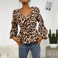 Damen V-Ausschnitt Leopardenmuster Langarmbluse mit Rüschentaille und Wickeldesign - S / Khaki Leopard