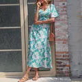 Muntgroene midi-jurk met bloemenprint, V-hals, knoopdetail in de taille en ruches - S / Groen Bloemen