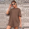 Oversized καφέ γυναικείο μπλουζάκι με στρογγυλή λαιμόκοψη σε μίνιμαλ στιλ - XS / Καφέ