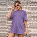 Oversized σκούρο μωβ γυναικείο T-shirt με στρογγυλή λαιμόκοψη σε φαρδιά μακριά γραμμή - XS / Μωβ