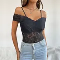 Elegante body de encaje negro sin mangas con tirantes descubiertos y textura floral - XL / Negro