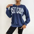 Sudadera azul oscuro para mujer con cuello redondo y letras impresas de West Coast - S / Azul Real