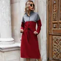 Abito felpa color block grigio e bordeaux con collo alto e coulisse in vita - S / Borgogna