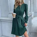 Abito plissettato verde scuro a maniche lunghe con pois e cintura annodata - Taglia S / Verde Scuro