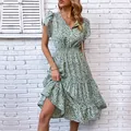Grünes Damen-Blumenkleid mit V-Ausschnitt, Volantärmeln und gestuftem Rockteil - XL / Grün