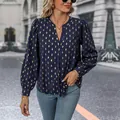 Blouse bleu marine à col en V et manches longues avec motifs de losanges dorés pour femme - S / Bleu Marine