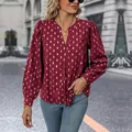 Blouse élégante bordeaux à manches longues avec motifs losanges dorés et col en V - S / Bordeaux