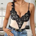 Body in pizzo nero con scollo a V profondo e spallina floreale asimmetrica - S / Patchwork Nero e Albicocca