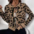 Cardigan femme à imprimé léopard avec d'élégants nœuds en ruban noir devant - S / Marron Café