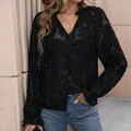 Elegante maglia nera a maniche lunghe in pizzo con ricami floreali e scollo a V - L / Nero