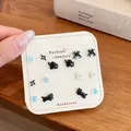 Set di orecchini a lobo con gatto nero e ragno su carta da esposizione bianca - Stile Gatto Nero e Ragno (HMS1)
