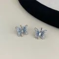 Elegante Schmetterlings-Ohrstecker aus Silber mit blauen Strasssteinen und Kristallen - Blauer Diamant Schmetterling