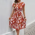 Robe plissée orange pour femmes avec motifs géométriques blancs et ceinture à la taille - Rouge Blanc