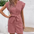 Tutina corta a righe rosa da donna con bottoni bianchi e dettaglio cintura in vita - S / Rosso