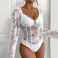 Elegante witte kanten bodysuit met bloemenpatronen en ondersteunende baleinenstructuur - Wit