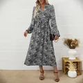 Elegant long sleeve V-neck maxi dress with black and white paisley floral print and waist tie - S / Black