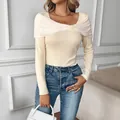 Top de punto ajustado en crema con mangas largas y detalle de malla en hombros - S / Albaricoque