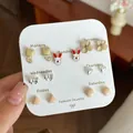 Maillard-Stil 7er-Set Ohrstecker mit niedlichen Katzen- und Herzformen für Damen - Rot und Weiß Rehkitz Thema Stil