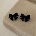 Orecchini a fiocco in velluto nero con aghi in argento e finitura vintage opaca - Fiocco Appuntito Nero
