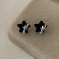 Orecchini a stella floccati neri con metallo argentato e strass brillanti invernali - Nero Stella a Cinque Punte
