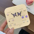 7-Tage-Ohrringset mit bunten Rosen, Schmetterlingen und Perlen auf Wochenkarte - Schwarz Lila Schmetterling Stil (HDB5)