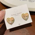 Heart-shaped gold earrings with pink floral accents and white pearl details - Heart Rose (UL1)