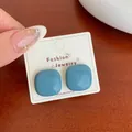 Pendientes de botón cuadrados geométricos minimalistas en azul Morandi pulido brillante - Estilo Cuadrado (FKW7) / Estándar / Azul