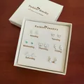 Set di sette paia di orecchini a lobo in argento con motivi a sole e farfalla in box - Stile Farfalla Diamante Blu (CK99)