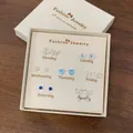 Set di 7 paia di orecchini con motivi a farfalla, cuore e stelle con zirconi blu - Stile Fresco Argento Blu (CK13)