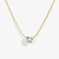 Elegante goldene Halskette mit einem herzförmigen Zirkonia-Anhänger und Glanzeffekt - Herz Zirkonia Stil / Gold