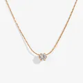 Elegante 18 Karat vergoldete Halskette mit Zirkonia-Anhänger für Damen auf weißem Grund - 81577 Sechs-Krallen-Diamant-Halskette / Roségold