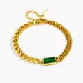 18K vergoldetes Titan-Armband mit Smaragd-Zirkonia und asymmetrischen Gliederketten - Grünes Zirkonia Armband