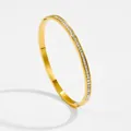 Eleganter Armreif aus Roségold-Titanstahl mit Zirkonia-Steinen für Damen - Gold (4002)