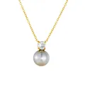 Elegante Goldhalskette mit glänzendem grauem Perlenanhänger und funkelndem Zirkonstein - Graue Perle Gold Halskette