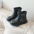 Mädchen schwarze Lederstiefeletten mit seitlichem Reißverschluss und Schnallenriemen - EU 21 / Schwarz