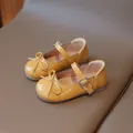 Glossy mustard yellow patent leather girls' Mary Jane shoes with heart buckle and bow - EU 21 / Yellow